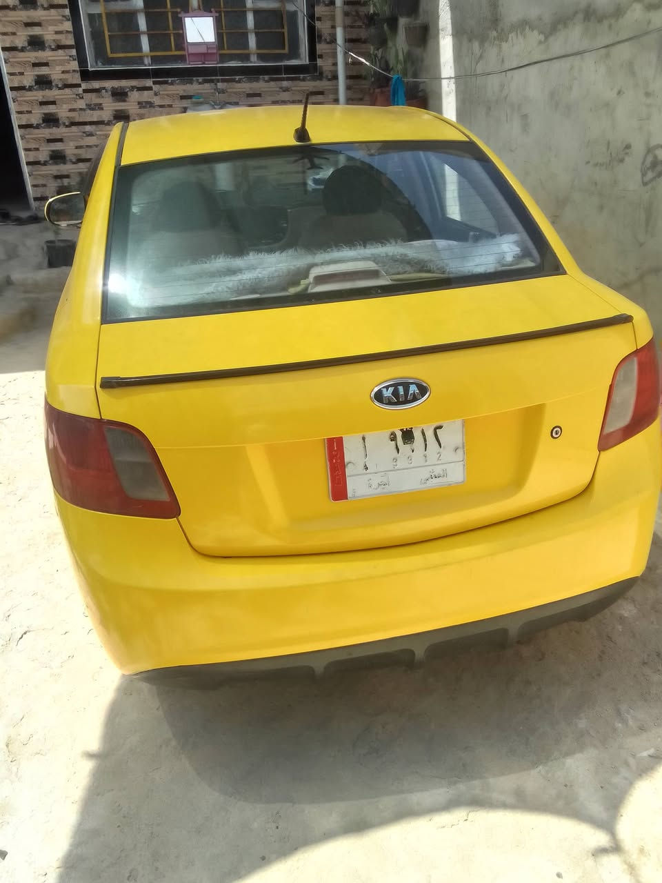 كيا ريو موديل 2012 كوري
رقم مثنى. 
دخه بيها جاملق الورى بس . 
حار بارد . 
كابون بانزين بيها. 
مراوس النترا . 
أو للبيع. ٩٥ . 
للاتصال ***********
