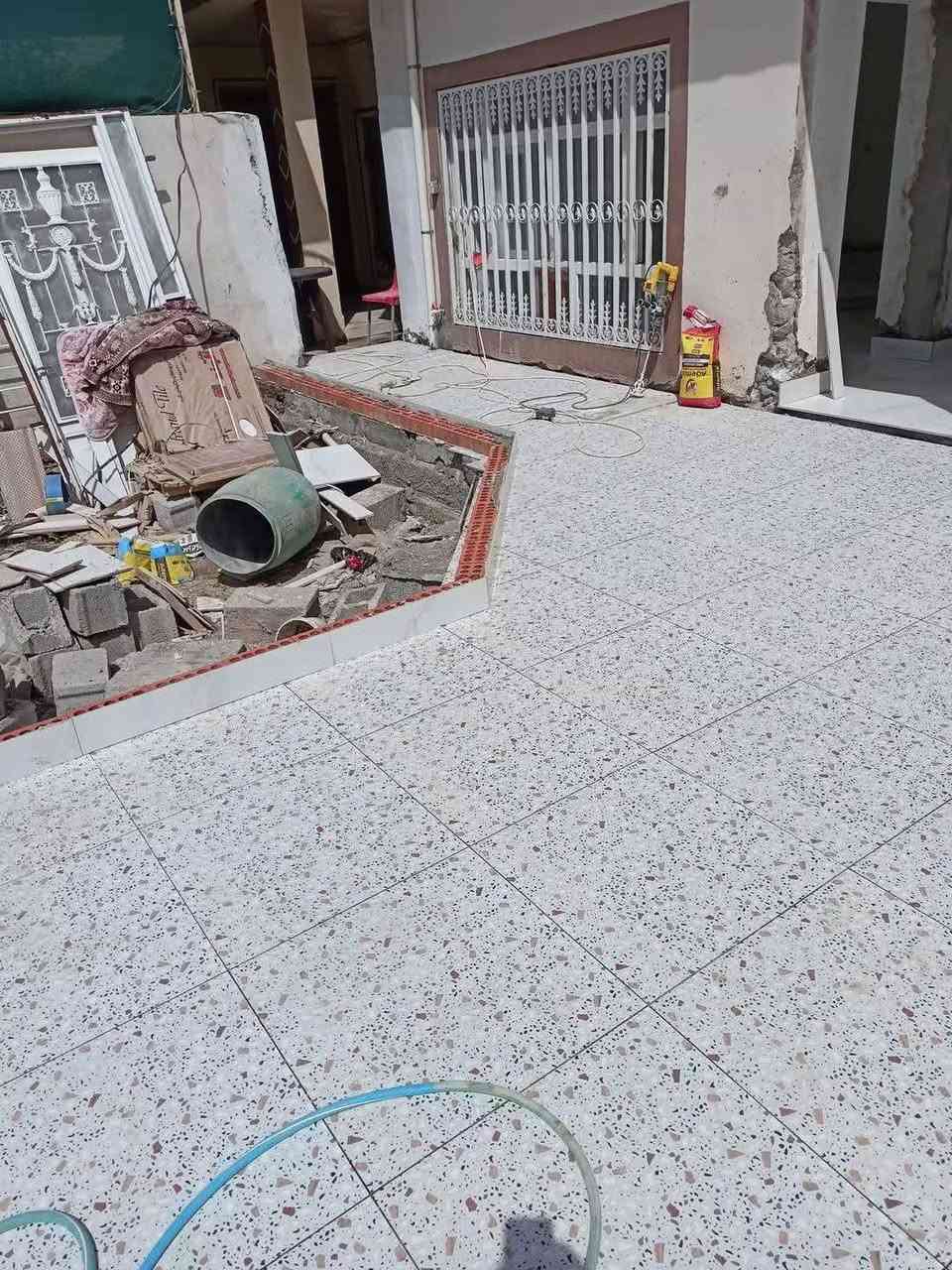 السلام عليكم
يوجد كادر سيراميك متفرغ شغل درجه اولى
مثل ما موضح بالصور
رقم الموبايل  ***********
