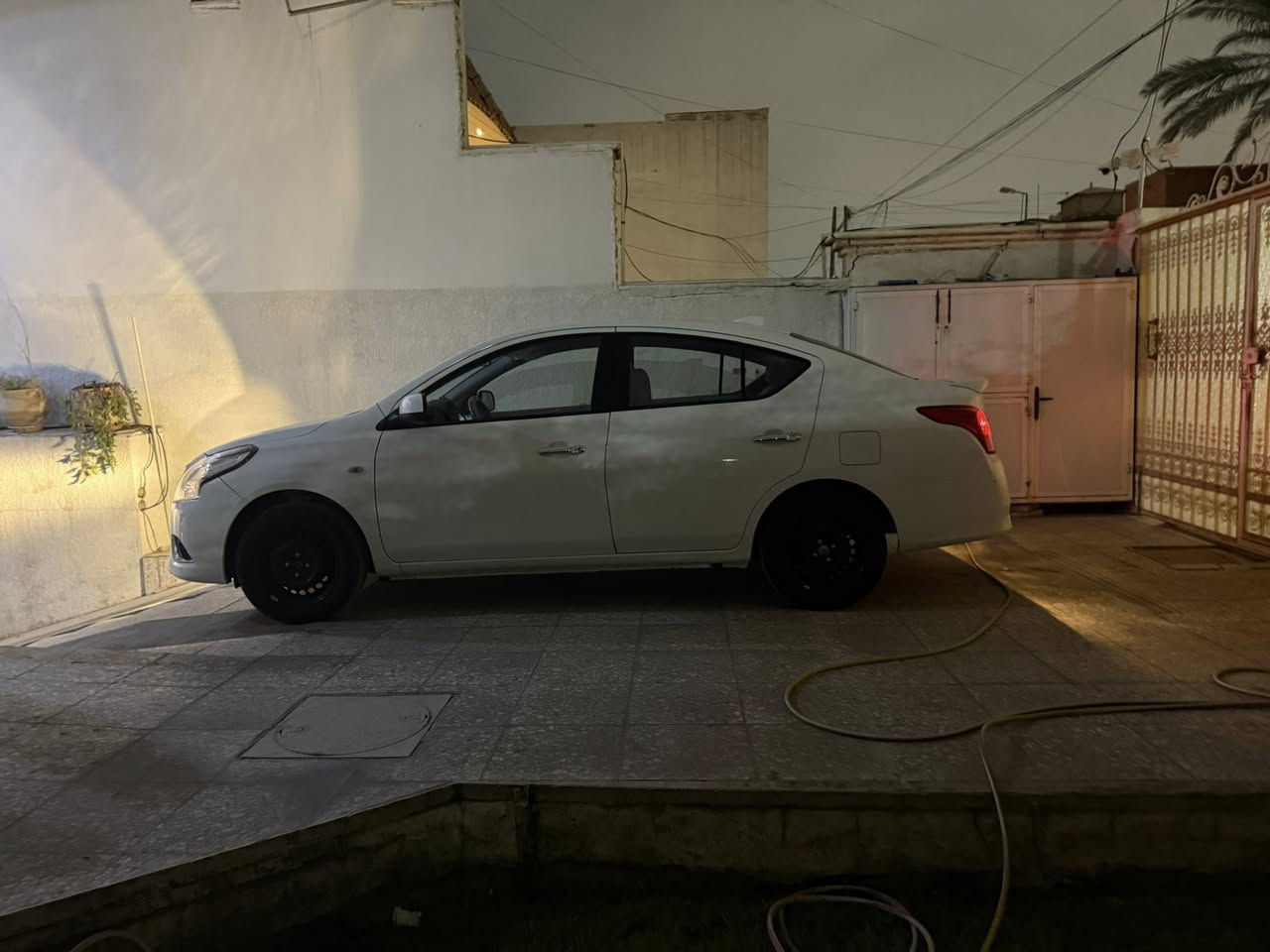 السلام عليكم و رحمة الله
نيسان صني هندي للبيع 
موديل 2024
ماشية 30 الف كيلو
السيارة مكفوله كفاله عامة 
رقم اربيل 
السيارة باسمي تحويل ثاني يوم
الكبات مال ويلات بعدهن بلجيس ضامهن و السبير ما نازل 
مكانها بغداد زيونة 
السعر 126 وبيها مجال
***********
