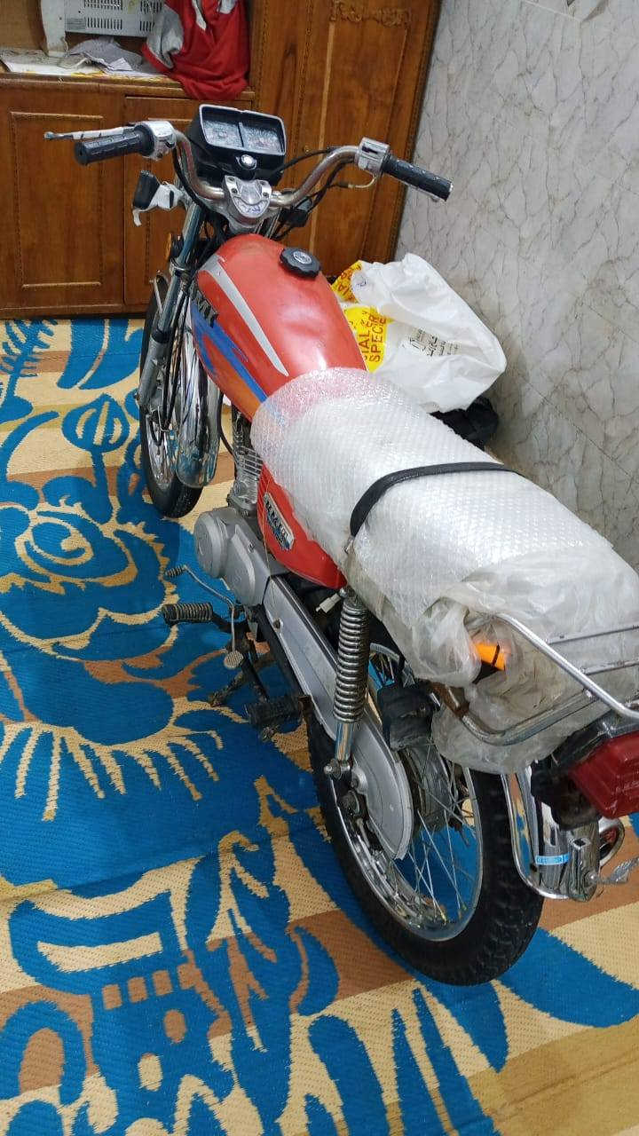 سلام عليكم دراجه إيراني نامه بدون اوراق مكينه مبدل رنكات
دراجه نضيفه وما ناقصه شي سعر ٦٠٠ وبيها مجال بسيط كلش عنواني #ميسان_العماره ماجديه مكفول من السرقه رقم الهاتف *********** واتساب فقط
