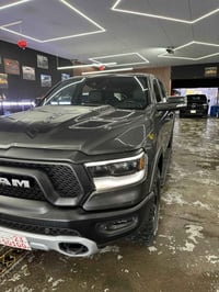 🚘 للبيع RAM REBEL – وحش الطرق 🚘 موديل: 2022 اللون: فيلي (رمادي غامق 🔥)...
