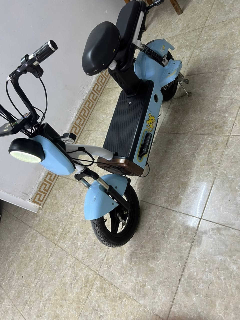للبيع باسكيل حجم 14شغال بطارياته بل شرط كهربائيات شغاله سعر 150او بي مجال للستفسار ***********
