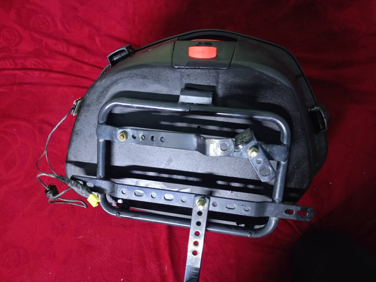 جنط بوكسر او اي دراجة 5 كير ثنين صفح وحدة صندوك حجم چبير جنط نضيفات حيل خوات الجديد ما ناقصهن اي شي بس جيب وشد لبك لايت شغال سعرهن تلا ثتهن 200 وبيهن مجال مكان الجنط بغداد الشعلة رقم الهاتف ***********
