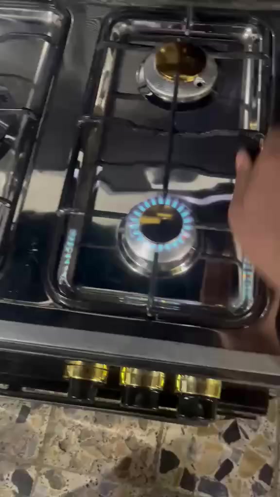 طباخ تكنو مصري نضام بوري قياسه 60 في 90 
السعر 200     العنوان بغداد 
رقم الهاتف *********** وبي واتساب
