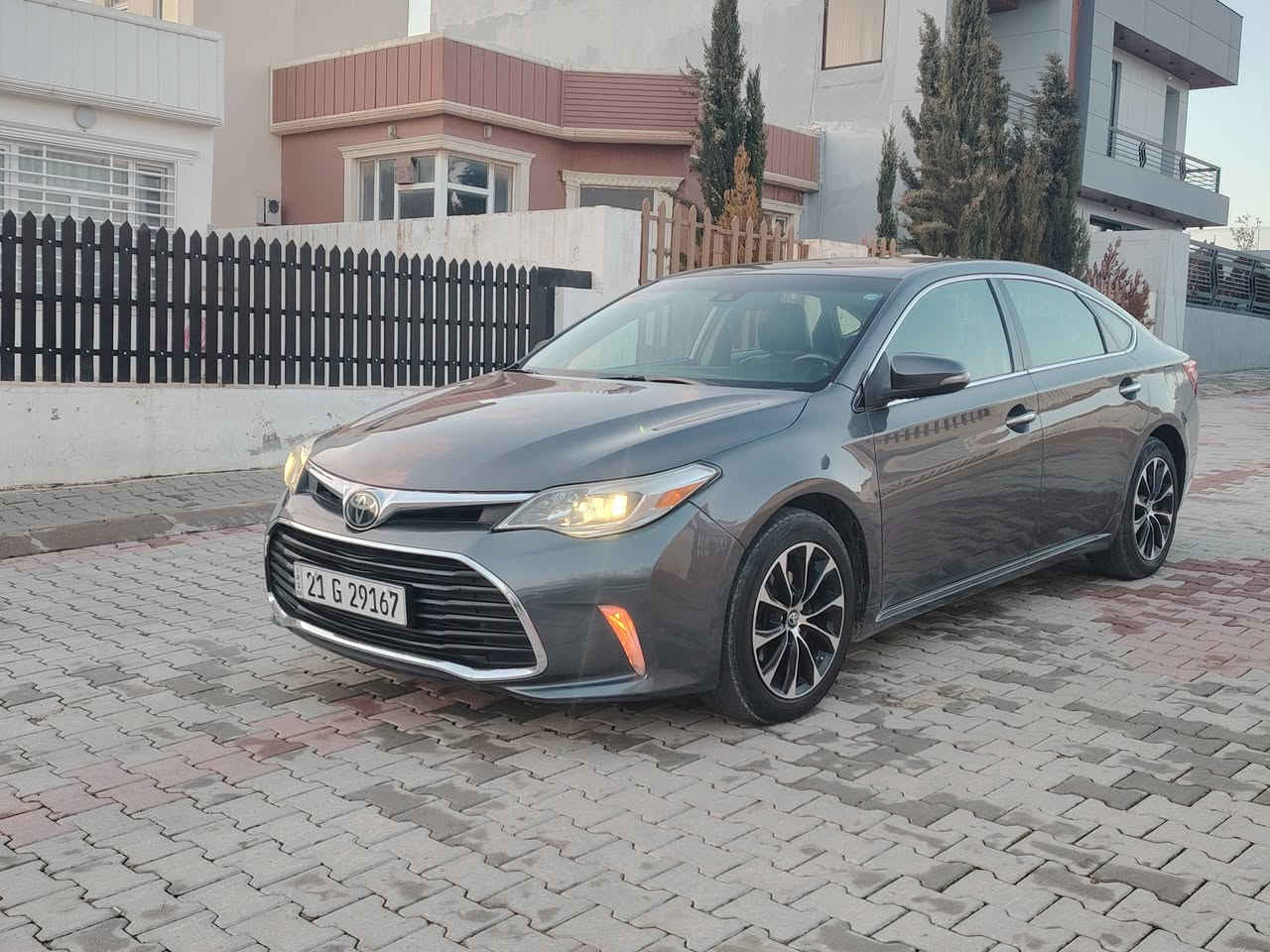 🖐️ السلام عليكم 🖐️
تويوتا أفالون 2018، وارد أمريكي، فئة XLE. محرك 6 سلندر حجم 3500 دبل ايكو يعني اقتصادي وبنزين عادي من الشركة اموصى باوكتان 85 E ومواصفاتها معروفة 
كشنات جلد اسود والاماميتين كهربائية و هيتر كشنات
مرايا كهربائية وهيتر و3 وضعيات للقيادة: سبورت، نورمال، وإيكو وكير استيرن نظام الحفاظ على المسار و رادار أمامي،مع تحديد سرعة، كاميرا وشاشة كبيرة، تبريد مركزي بصمة وفتح الأبواب بالبصمة ويل كب بلادي مالتها تو كلر وتاخم تايرات دنلوب السيارة بشرط كير محرك حجر صالنصة بلادي بدون اي خلل 
السعر : 193$ ومجال بسيط 
✔️ ملاحظة : السيارة باسمي والسنوية لغاية 2030 
📍الضرر: بدون اي دواخل والسونار موجود وفديو شوف عين موجود راسل واتساب 
موقع السيارة : السليمانية 
للاستفسار والتواصل اخوكم ابو دانيال 
***********
