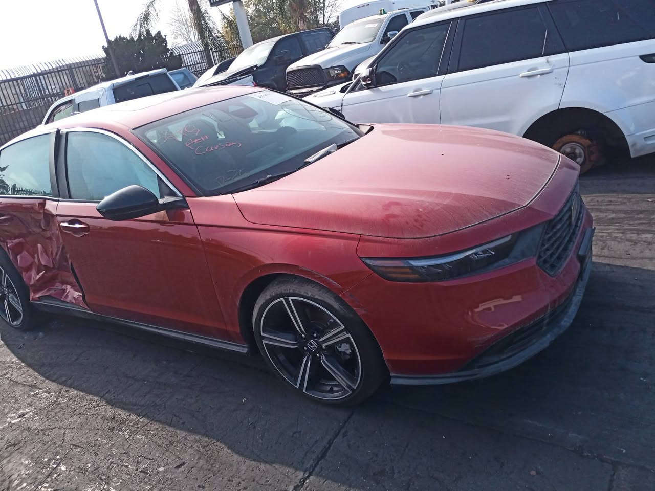 هوندا اكورد 
السعر ٢٢٥
***********
الحادث موضح في الصور
موديل 2023
