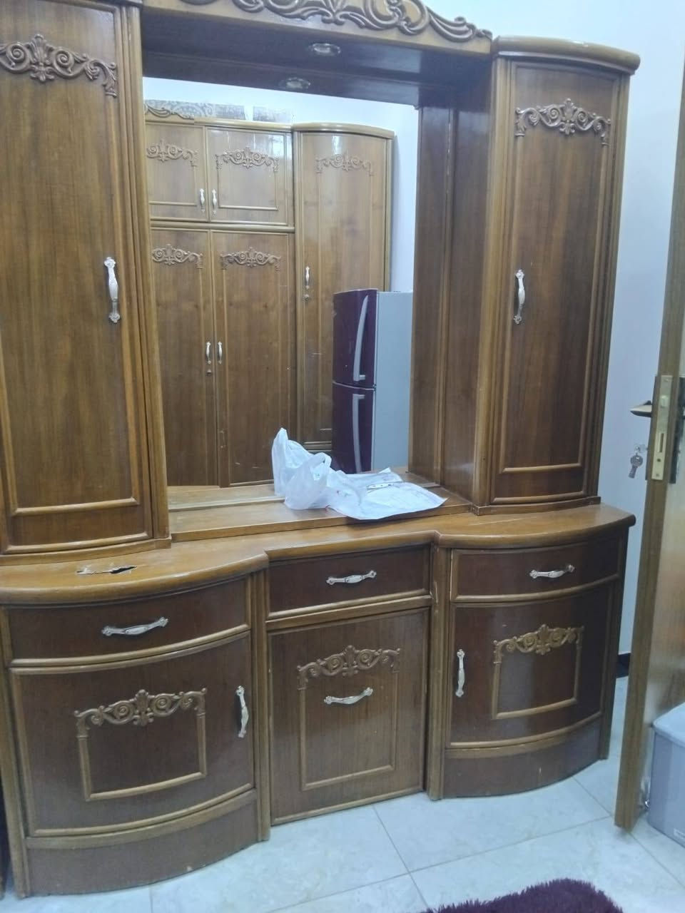 متوفر غرفه نوم صاج مستعمله للبيع وبيه ضرر بسيط للاستفسار الاتصال علئ هذا الرقم  ***********
