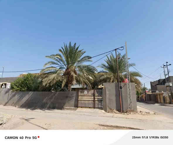 مكلفة للنشر بيت بل لاحرار الحسينة مساحة ٢٤٨ متر بحي الصدرين على شارعين ركن يتكون من غرفتين وحده فوك وحده جوه قياسهم ٥في٤  وهول واستقبال ومطبخ وحمامات داخلي وكراج  وسياره وحديقه وصحيات خارجي البيت بي محل  ينباع مبادره ونقد شراي يرسلني دز رقم راعية
