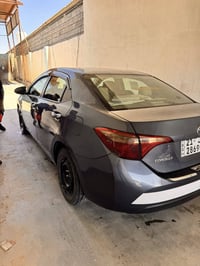 كورلا للبيع 2018   ماشية 127   السعر 129 وبيها مجال   07724500043