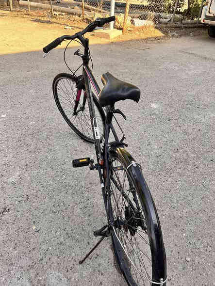 السلام عليكم…بايسكل حجم٢٦ باله أوربي  البايسكل نضيف مصار هواي من أخذته كير امامي خلفي ،بريك امامي خلفي شغال.

السعر ١٠٠ ألف وبيه مجال لشراي ان شاءالله مع هديه (جنطه،وفسفورات) ❤️
لتواصل ***********
العنوان:بغداد،الكاظميه.
