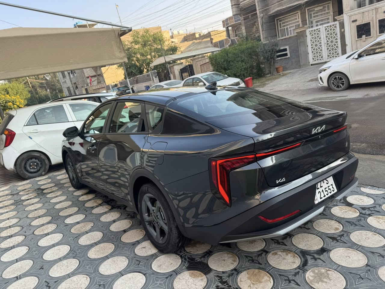 السلام عليكم 
كيا K4 موديل 25 ( وارد امريكي ) . 
ماشية 12 الف ميل فقط . 
حادث موضح بالصور ( بنيد صبغ بدون دواخل مكفولة ) + 4 قطع كلير امريكا . 
رقم اربيل جديد سنوية وهزة جديدة ( وكالة ، تحويل ) اللي يعجبك . 
مواصفات ( محرك 2000 دوش . بصمة تشغيل وابواب وصندوك ، تشغيل عن بعد ، شاشة ايباد كبيرة ، كاميرا خلفية ، ويل كب ، سايد بريك دكمة ، لد نهاري شمسي ، لايت 3 عدسات زنون بلادي ، بك لايت لد ، رادارات 360 ومانع توقف ، نقاط عمياء ، كروس سرعة ، مانع انزلاق ، تحديد مسار ، اوتو هولد ، نظامين قيادة ، وباقي مواصفات LX . المعروفة ) . 
حجر بشرط بلادي . جاهزة بدون اي نواقص وجديدة لا شخوط ولا رصعات ولا بارد . 
السعر / 165$  وبيها مجال بسيط . 
مكان / بغداد . 
للاتصال / *********** .
