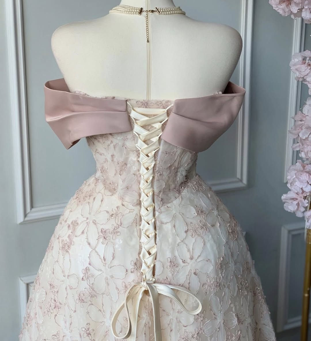 بنات هذا الفستان اخذته قبل اسبوع لبسته بحنة اخويه اريد ابيعة نهايتة ٧٥ يلبس ٧٠-٨٠ لان دزاين ظهره قياطين مو سحاب


**إذا كنت صاحب هذا الإعلان وتريد حذفه لأي سبب، رجاءا أرسل رسالة إلى الدعم الفني**