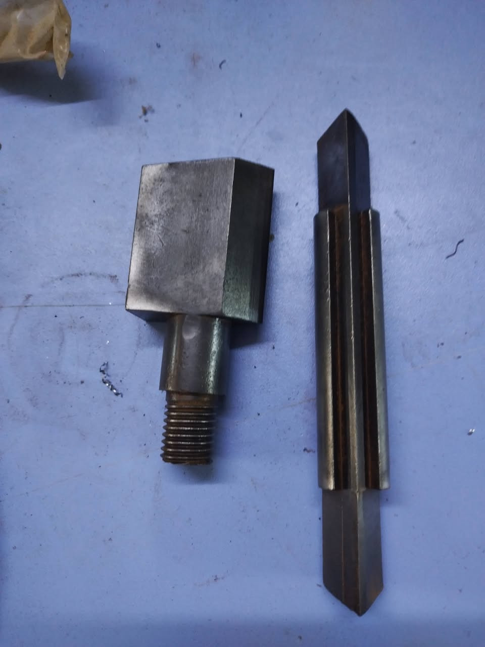 عدد يدوية أصلية انگليزي ياباني روسي ألماني.
 موجود توصيل جميع المحافظات الأسعار داخل التعليقات اسألني واجاوبك.


**إذا كنت صاحب هذا الإعلان وتريد حذفه لأي سبب، رجاءا أرسل رسالة إلى الدعم الفني**