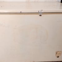 مجمدة • ماتور شغال • تبريد قليل