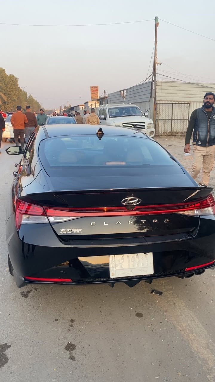 النترا n line موديل 23 
رقم بغداد معوقين 
حادثها جاملغ ايمن مبدل وبنيد راجع بارد وبيها ضربة بباب خلف السائق راجع بارد وبيها حار مكحل بدون صبغ  
1600 تيربو 
ماشية 59 الف كيلو متر 
مواصفاتها 3 سرعات كشتات حضن مخمل وجلد كشنات امامية تدفئة كشن سائق كهرباء حساسات اماني خلفي نفطة عمياء تشغيل عن بعد 
سعرها 160 بيها مجال 
صدر جديد 
تخم تاير جديد 
رقمي *********** واتساب 
المعوق من أهالي بغداد ابو غريب يسوي وكالة بيع وشراء 
الوكالة عليه والغرامات تخصم من السعر
