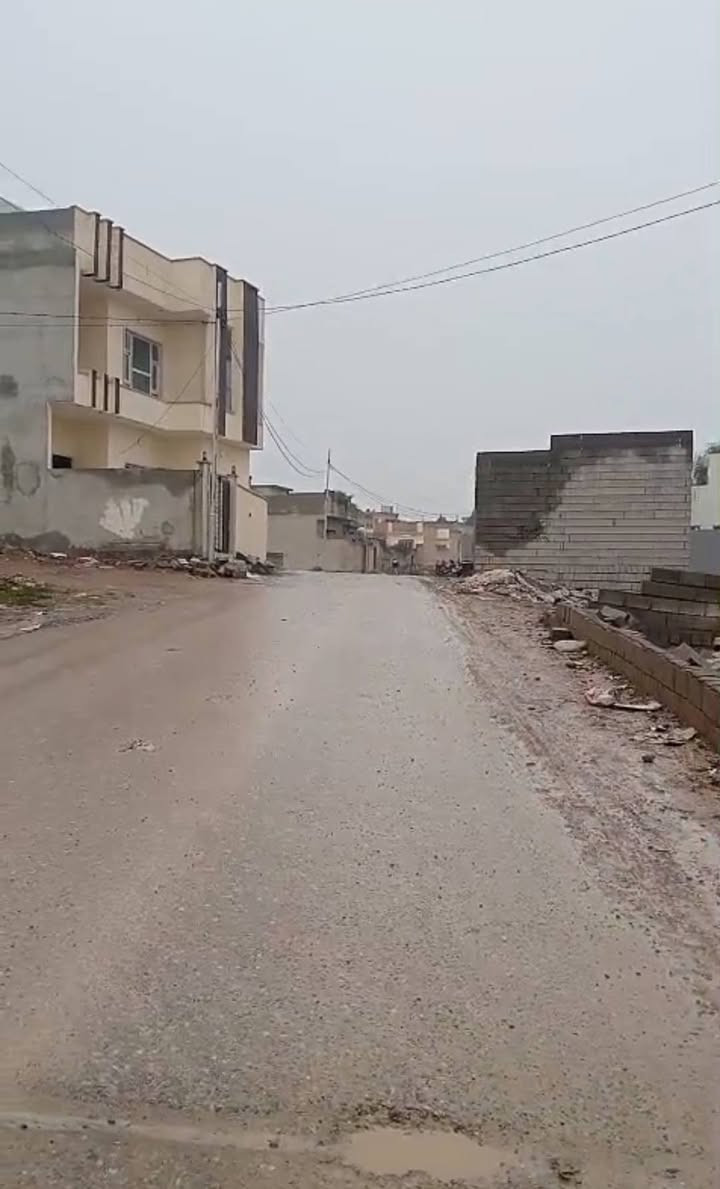 سلام عليكم يوجود قطعه ارض للبيع قرب الملاين  ثانيه مساحه 100 متر واجه 5 عمق 20 خدمات  سعر 17 وبي مجال بيع مستعجل لتواصل ***********
***********
