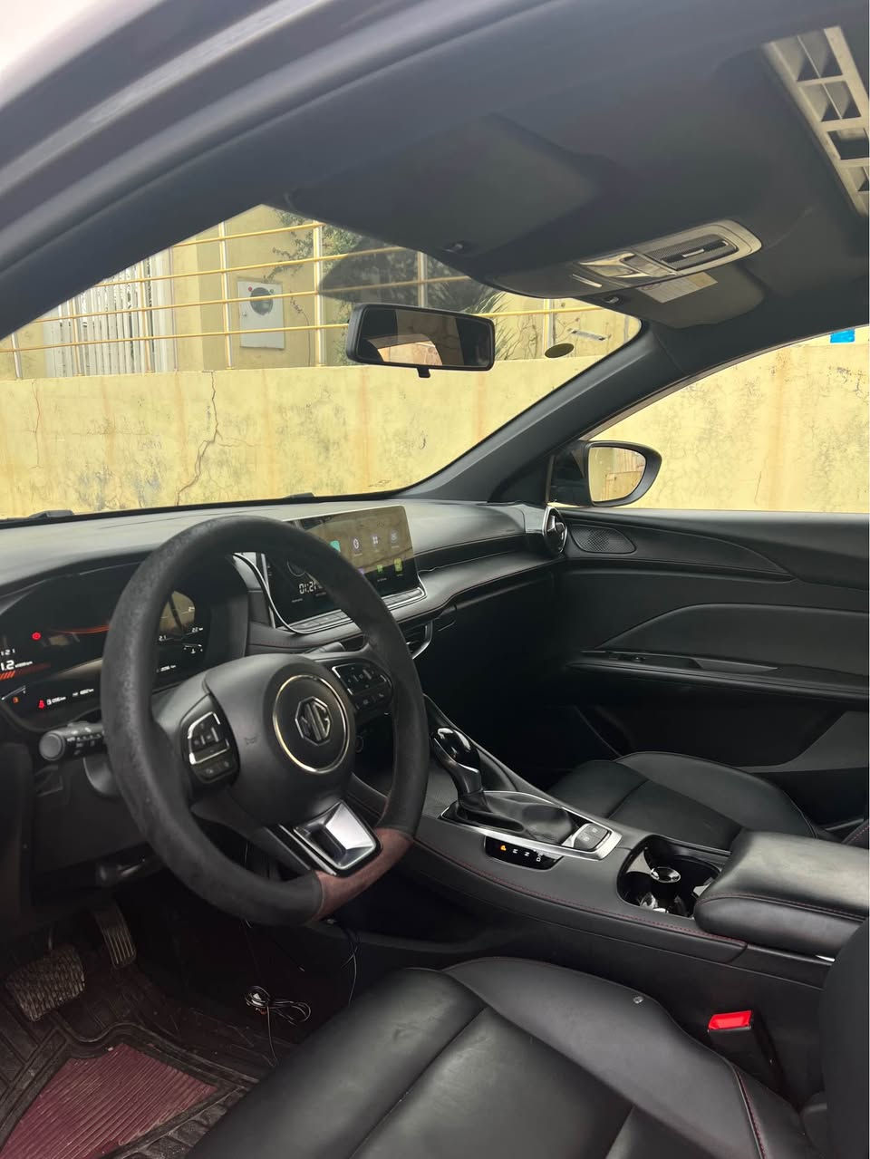 MG GT 2025 شکل نوێ 
گێڕ تۆماتیک 

مەکینە 1.5 بێ تۆربۆ 
هیچ هیچی نیە clean

فوول مواسەفاتە 
سلاید + 360 پلە کامێرا + ئاوێنە ئیشارەت +ئاوێنە شەفت + تحدید سورعە + سوکان ڤۆلیوم + کوشن جلد + ئۆتۆ برێک و برێک بەسمە + جوانکاری بۆکراوە +++
مەودای ڕۆیشتن 27هەزار KM 
ڕۆنی بە زەمانی تێدەکرێ 
Phone : 0750 725 4443 أربيل, العراق
