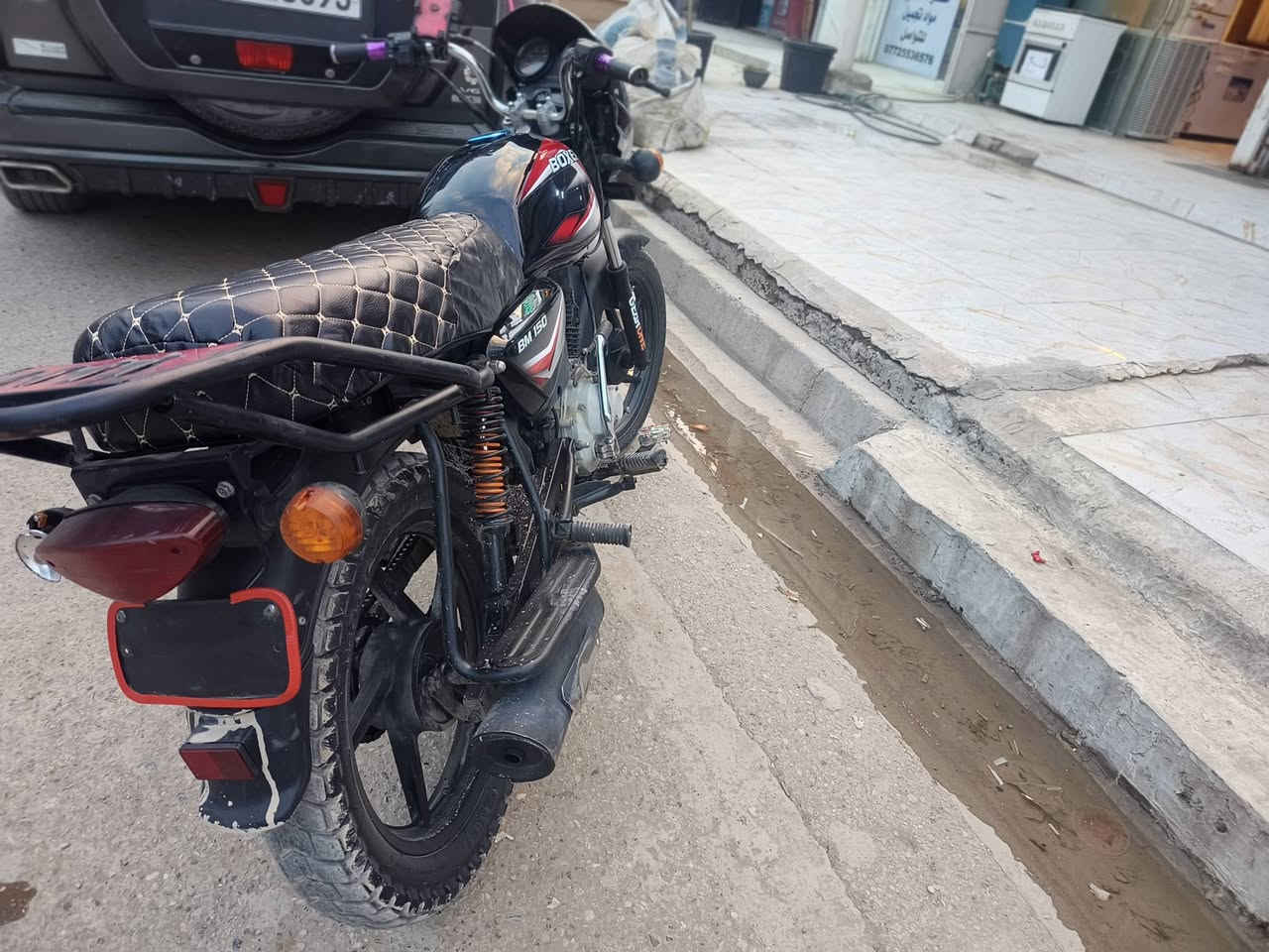 السلام عليكم بوكسر موديل 23 ماكينه ما مفتوحه اوراق كامله مكان الدراجه ديالى بعقوبه السعر 850 وهذا رقم الهاتف *********** كهربائياتها كلها شغاله
