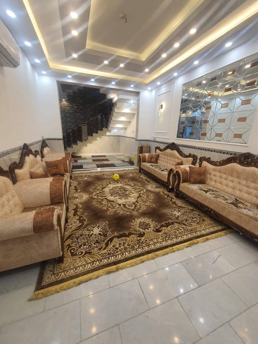 السلام عليكم 
دار للبيع مساحة ١٢٨م طابو صرف صابقين بناء حديث درجة أولى ملحق حي الاسرة للاستفسار ***********او***********
