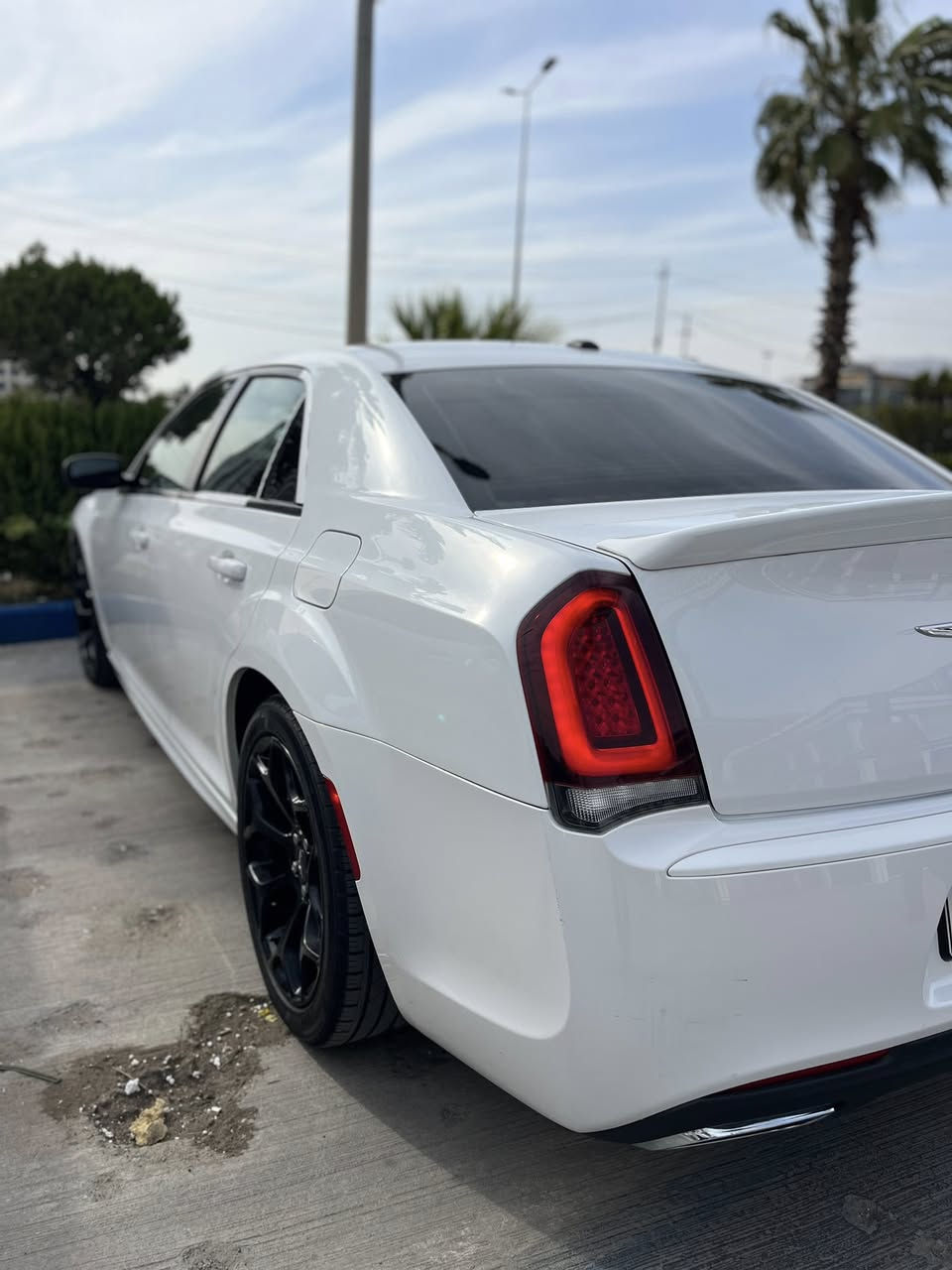 كرايسلر اوباما كندي 🇨🇦📦
موديل:2016
مواصفات S
بانوراما 
سماعة صندوق 
وبعد هواي مواصفات مال S معروفة 

الممشى: 117 ميل 

الحادث : سيارة كلين تايتل فقط بارد بين الباب والجاملخ بدون صبغ 

السعر : 243 وبيها مجال بسيط 

***********
