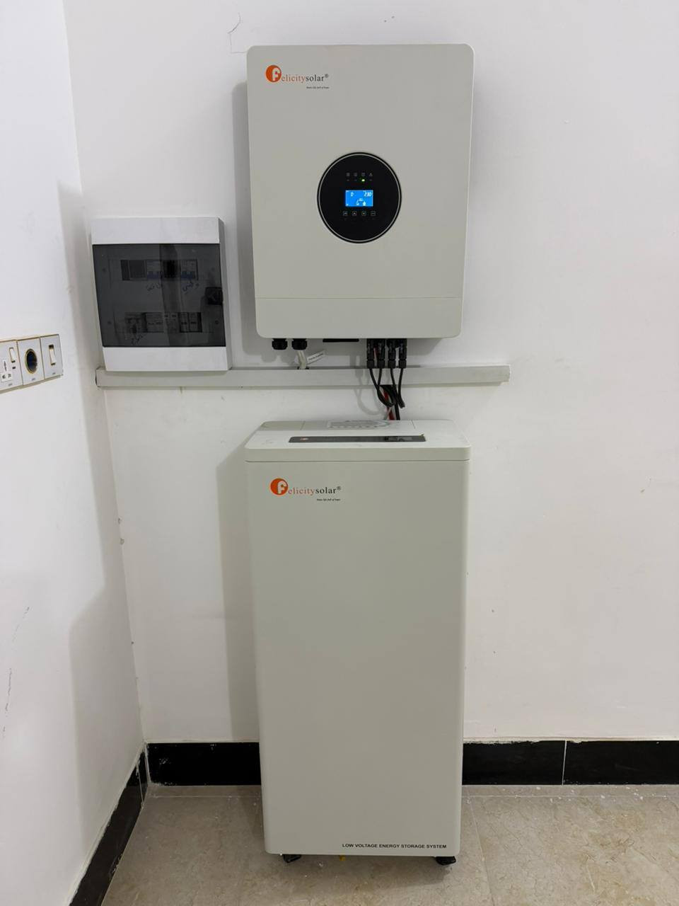 عملنا اليوم في بلد /يثرب
قام #مركز_دجلة_للطاقة_الشمسية بتجهيز وتنصيب منظومة طاقة شمسية لبيت الاخ ابو نسيم بتاريخ ٦/٢/٢٠٢٦ 
عنواننا صلاح الدين تكريت القادسية الشارع العام 
الانبار الرمادي شارع ٦٠
للاستفسار//
***********
***********
