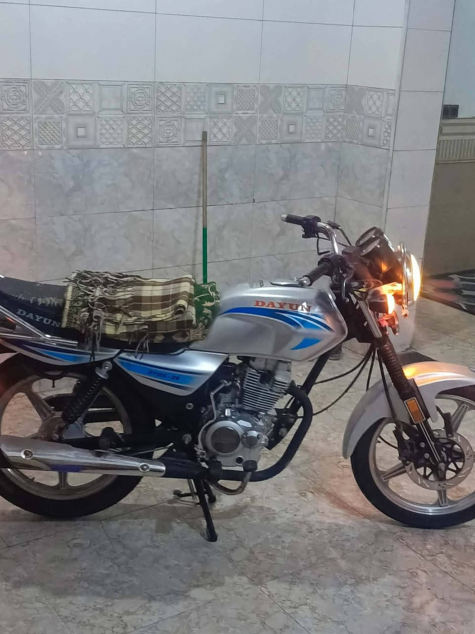 دايون عظم مديل 22 رقم وسنويه كربلاء نضافتها فول كدامك بس بدايت كلجات بسشلعتها فول رايدها بمليون ونص ولشراي بيها مجال مستعجل على بيعها ***********
