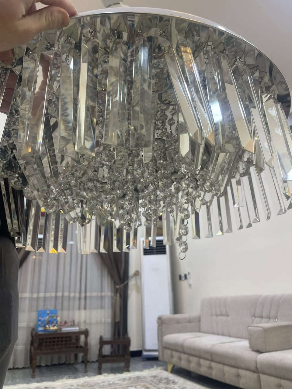 السلام عليكم
قرية سقفية جديدة بس شديتها بعدني حتى وايراتها ما فاتحها
ليد وكرستال سقفية مكاني حي المهندسين سعرها ٦٥؟وبيها مجال 

***********
