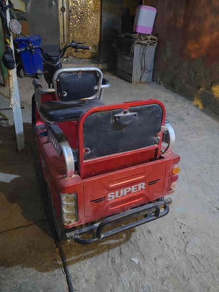 سلام عليكم ستوته شحن صغيرة لبيع عطل بطاريات مكاني ابي الخصيب كوت ثويني مقابل صناعية حمدان ***********سعر500بيها مجال قليل
