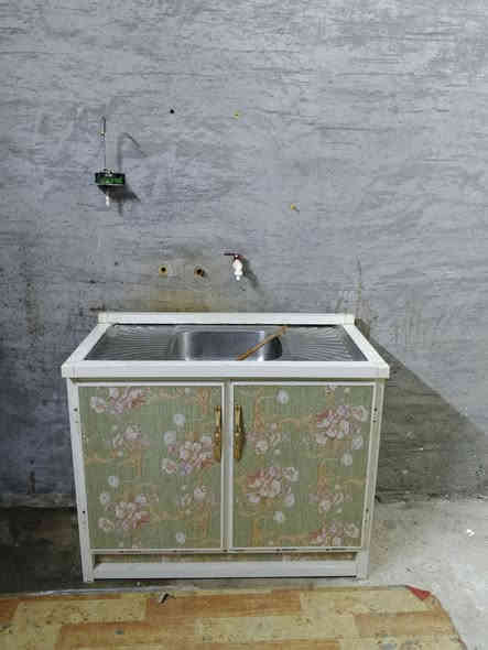 ثلاجه ومجمده سعرهن 300 قفل
كاونتر نضيف سعره 200 نهايته 
واكو توصيل ع فحص بي واتساب ***********
