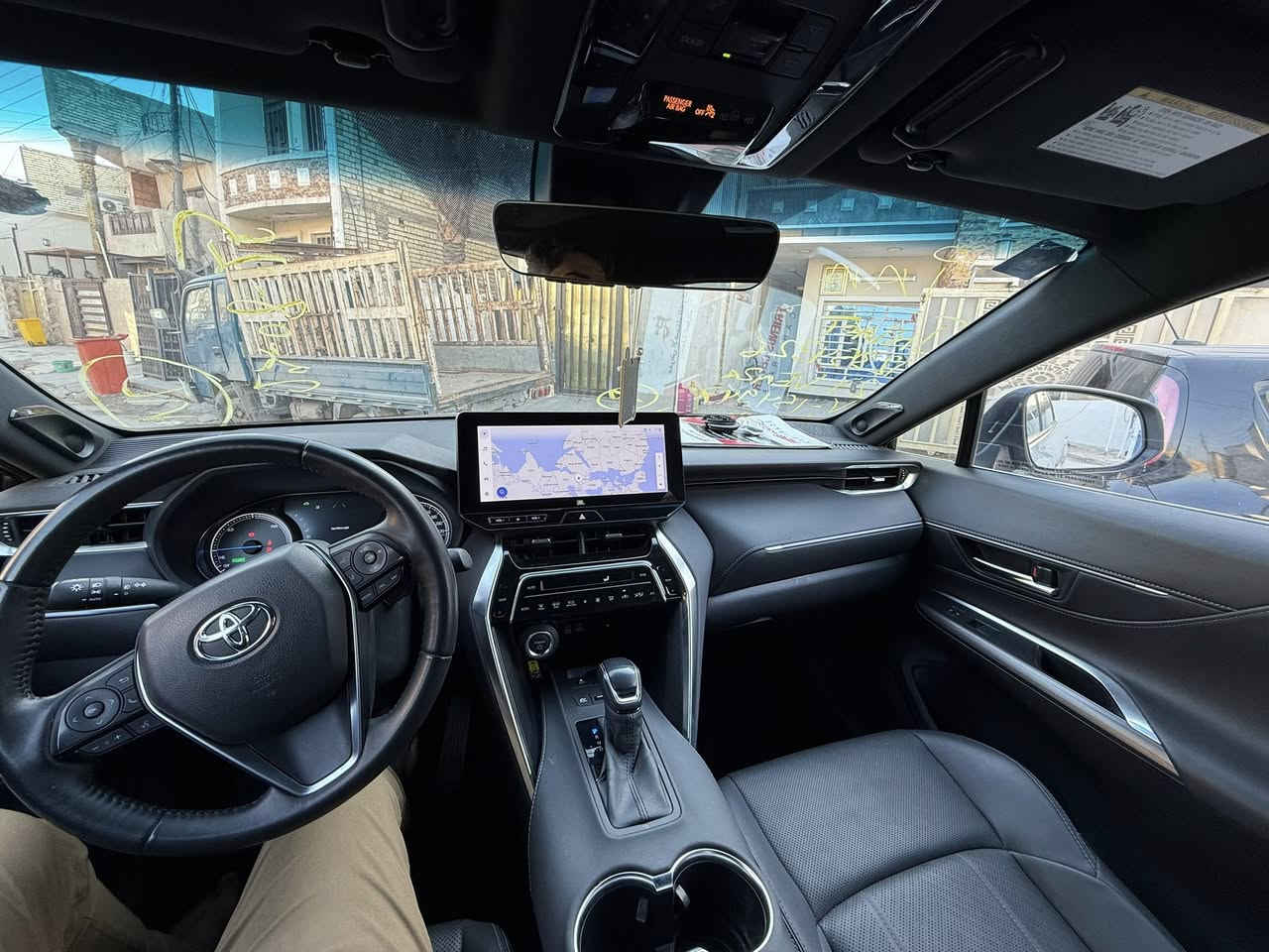 السلام عليكم 
فينزا موديل 2024 فول عده الفتحة 
مابيها حادث مثل ما موضح بالصور بيها شخطه فقط بالخلف بالتحميل 
السياره كشنات جلد تدفئه تبريد 
شاشه وسماعات من شركة JBL 
السعر : 25.500$ 
للاستفسار: ***********
