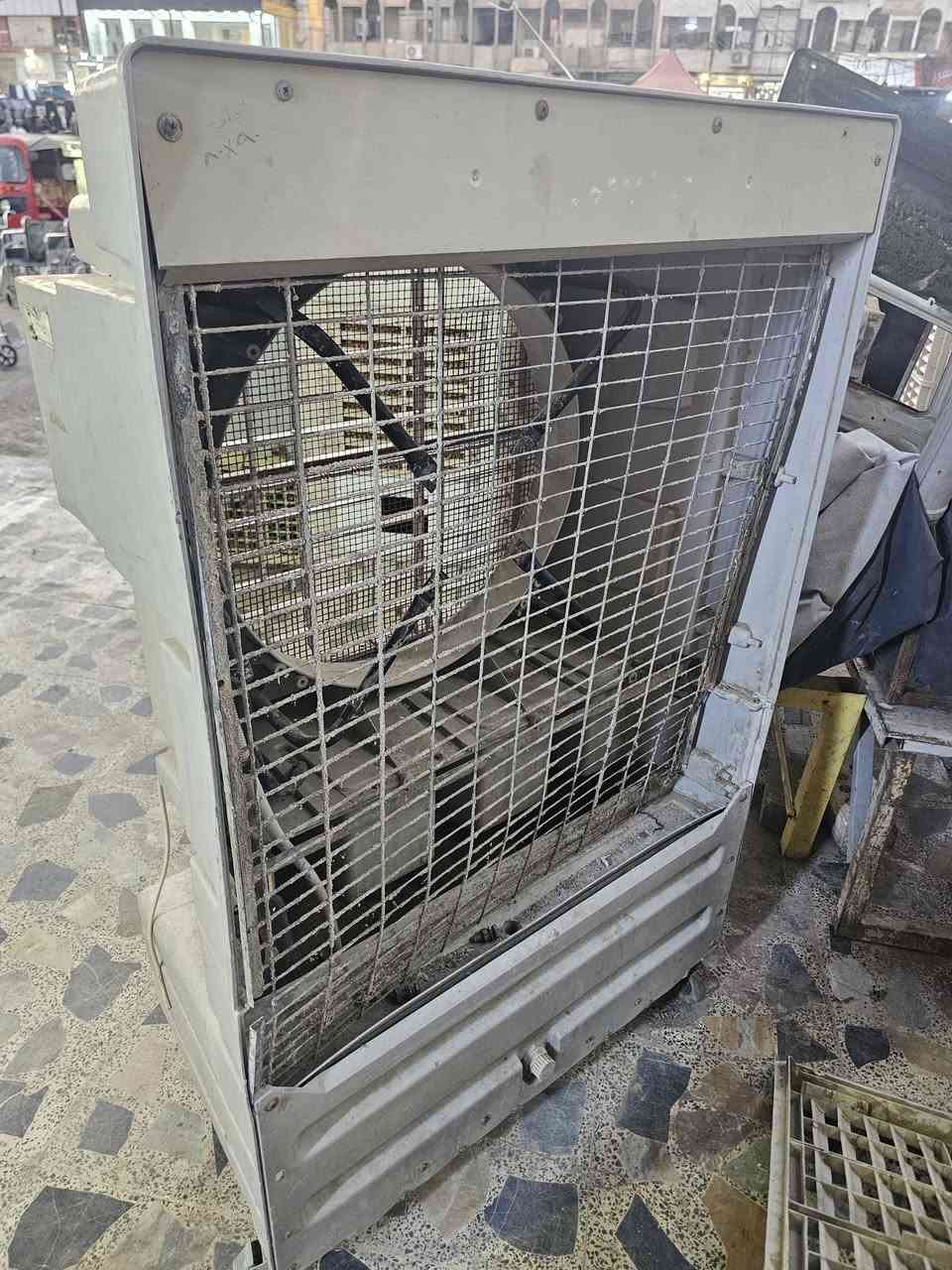 مبردة مضلع أصلية للبيع
بس ماطور عاطل كشر 
مكاني بغداد مدينة الصدر ***********
