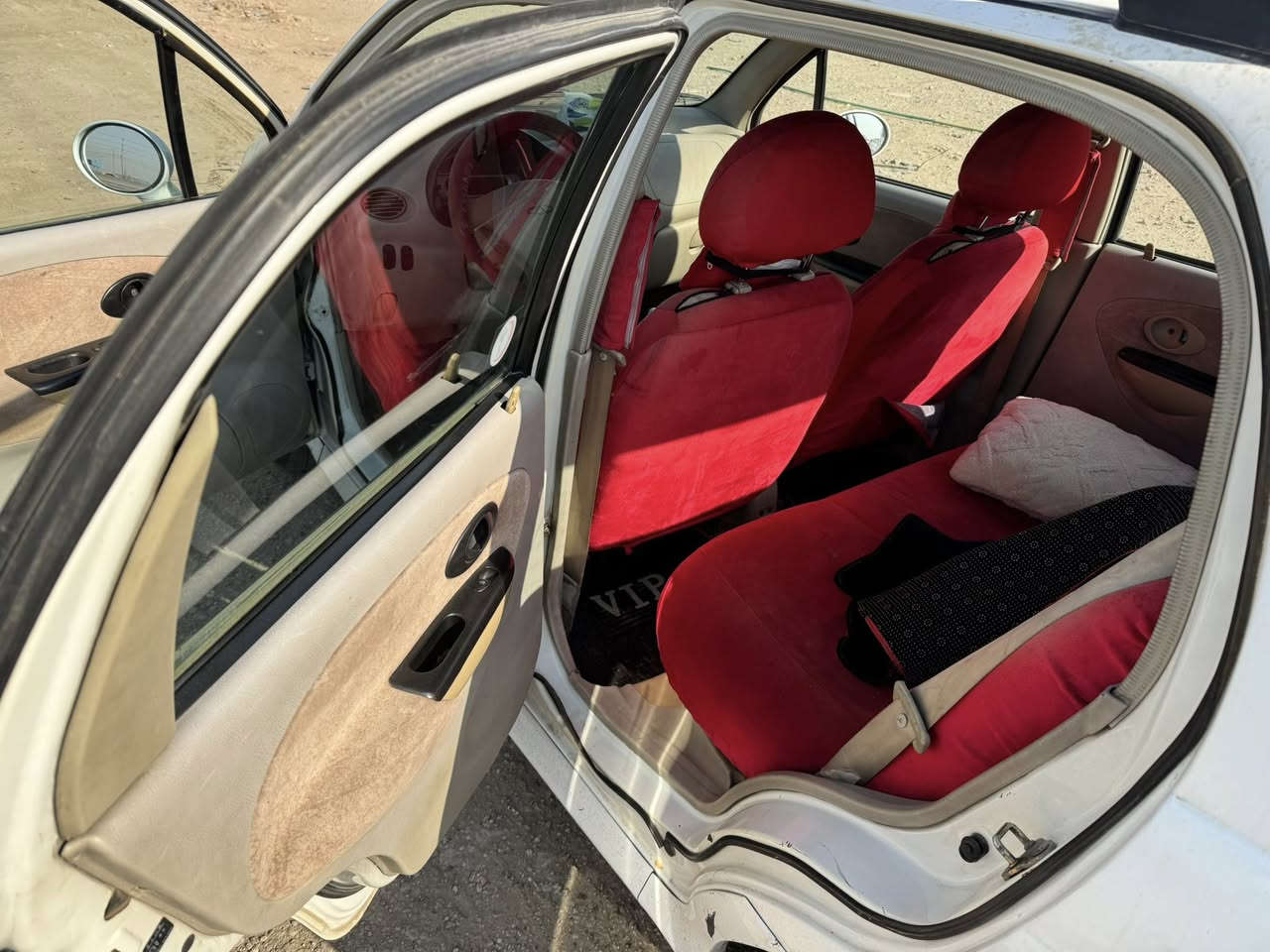 كيو كيو موديل 2013 استخدام بنيه كير اوتماتيك وعادي  اثنينهن شغالات رقم انكليزي مشروع وطني العام طلعنه سنويه صاعده هزه سياره نضيفه كهربائيات شغله سياره ب اسم صاحبي سعر 33 وبيه مجال لشراي ترايكً للبصره سياره عوزه حداديه فقط رقم تلفون ***********
