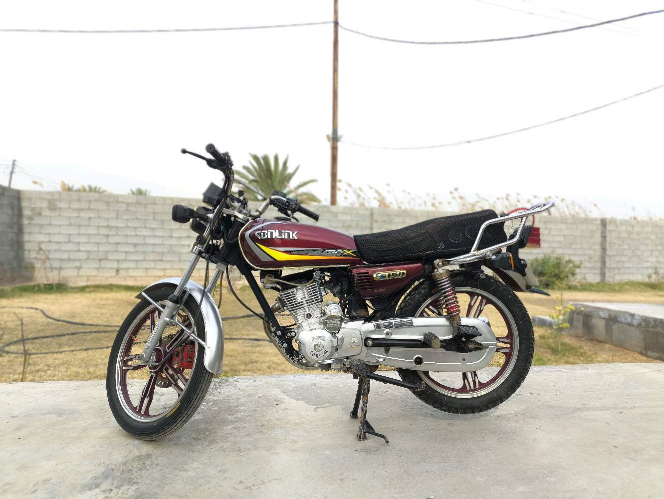 دراجة سولنگ أيراني للبيع 
المحرك 150. ((5)) كير 
 محرك مكفول ممفتوح 
نقوصاتها باتري ضعيف واشاير فقط 
الدراجه مال جناي 