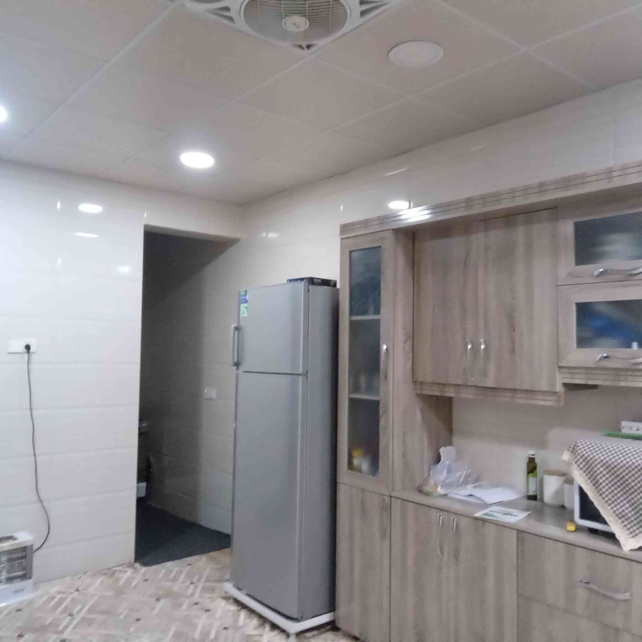 فرۆشتنی خێرا
 ئەم خانووە بۆ فرۆشتنە لە بەکرەجۆ
ڕووبەری خانووەکە 86 مەترە 
پێشی 7.60 مەترە قووڵی 11.30 مەترە
ڕووی ڕۆژهەڵاتەو  
هەموو خزمەت گوزاریەکی بۆ ڕۆیشتووە
ئەم خانووە تاپۆیە

خانووەکە کامل کاشیەوزۆر جوانە
قاتی خوارەوە پێکهاتووە لە مەتبەخ و مساعید مەتبەخ، ژووری میوان وموشتەمەلات ،قادرمەی هەیە لە ناوەوە بۆ  قاتی سەرەوە 
کە بریتیە لە 3 ژووری نوستن و موشتەمەلات وە قادرمەی هەیە بۆ سەرەوە کە بریتیە لە هەورەبان
نرخی ئەم خانووە 5 دەفتەر و نیوە 
بۆ زانیاری زیاتر پەیوەندی بکەن بەنووسینگەی نوێ بوونەوە ***********
