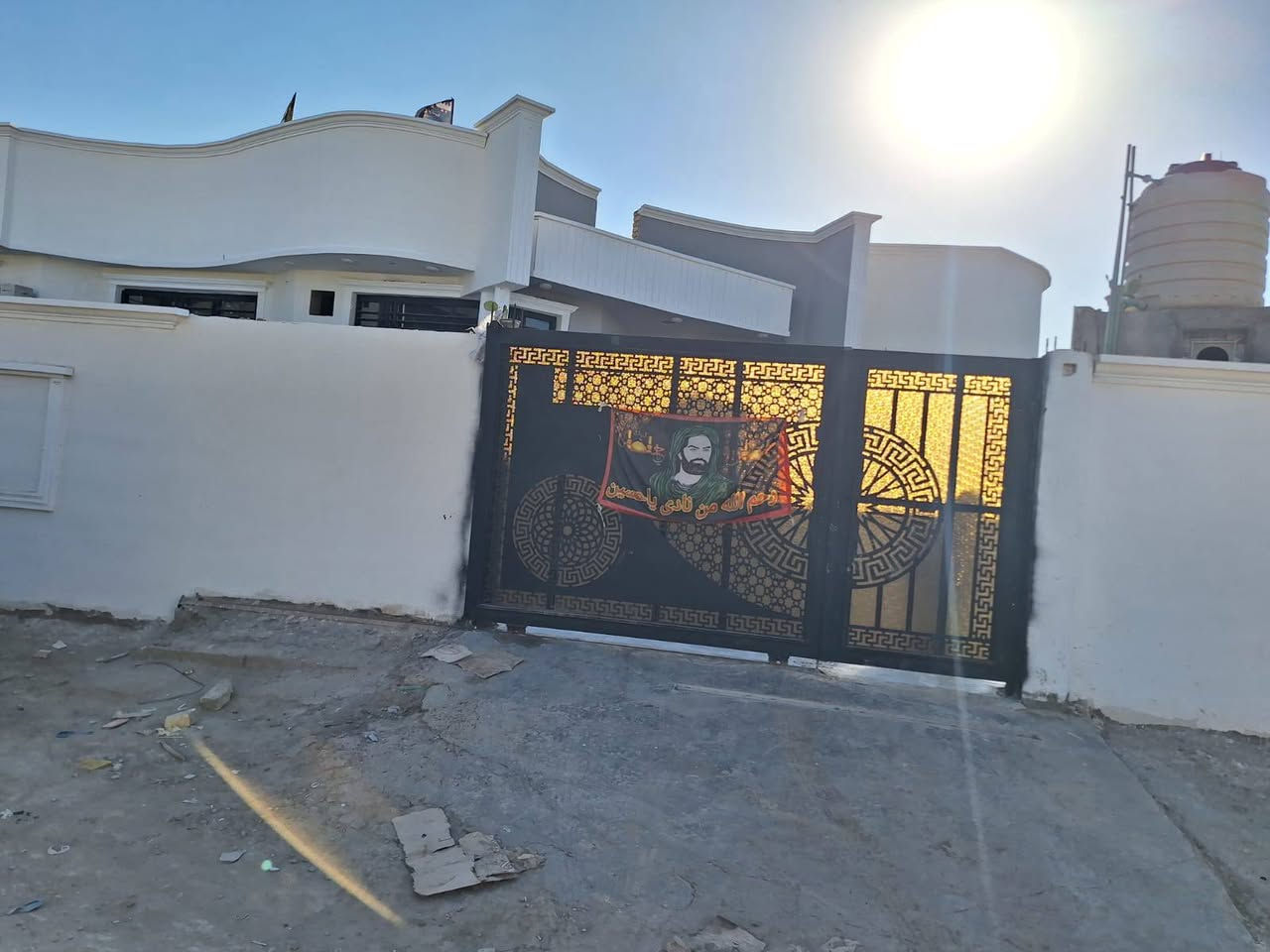 البيت للبيع
المساحه ٤٥٥ متر
الموقع حي اذويب الاول ركن ثلاث اتجاهات منعزل 
جاهز بعمل درجه  ممتازه كل التفاصيل مصممه 
من اشراف مهندس استقبال ٩ ×٤٥٠
٢غرف نوم 
صاله منعزله 
هول طول ١١
صحيات ومغاسل 
خارجيه داخليه 
مطبخ جاهز 
استفسار اكثر 
اتصل 
***********
