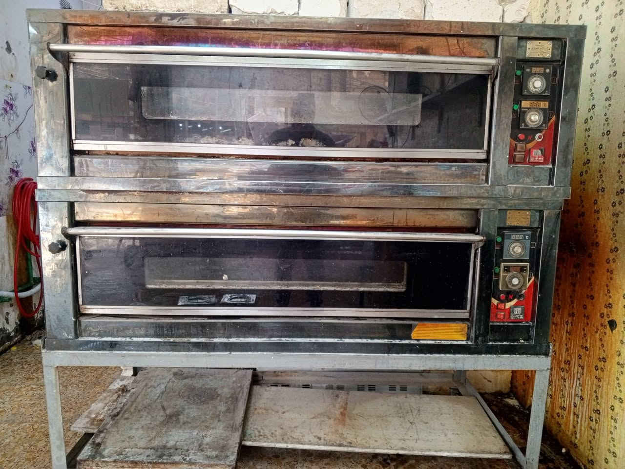 فرن خانتين منفصل مع القاعده حجم ٧٠×١٣٠
الاعظميه ***********
مليون و١٠٠ الف
