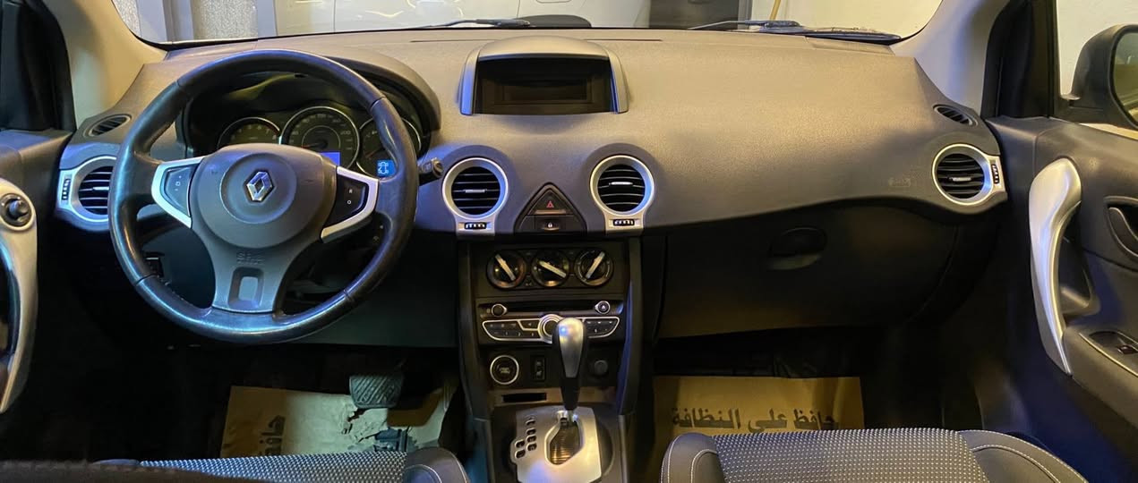 رينو كوليوس 2013 خليجي  ع وضع الشركة 
مكفولة من الحادث والصبغ والبارد وين يعجبك افحص 
وموجود سونارها وياها لون ذهبي احلى وارغب 
لون بهذا الموديل استيراد الشركة العامة للسيارات 
من هي زيرو على ايد وحدة ، فور ويل 4W ، 
كير اوتو + عادي ، نظام ABS ,  تحكم استيرن مثبت سرعة ، غرفتها جديدة جدا  كشناتها كانه مامستخدمة ، الأرضيات بعدهن بجيسهن جدد ممستخدمات ، الكتلوكات مال الشركة والبصمة الأحتياط ممستعملة وياها ، حساسات خلفية بلادية مو عمل ، محرك  2.5  الاقتصادي دوش نيسان ، السيارة ماشية 93 الف kM قابلة للزيادة وعندي من هي زيرو استلام الشركة رقم بغداد الانكليزي بأسمي السنوية الى 2029 ، تبريد وتدفئة شغالات وعلى وضع الشركة 

🛑 السعر سوي تعليق يصل مباشرة 🤖 

السيارة جاهزة ما بيها اي نقص 
مكانها بغداد / الكرخ  .

رقم صاحب السيارة 
***********  اتصال او واتس اب .
***********   اتصال فقط
