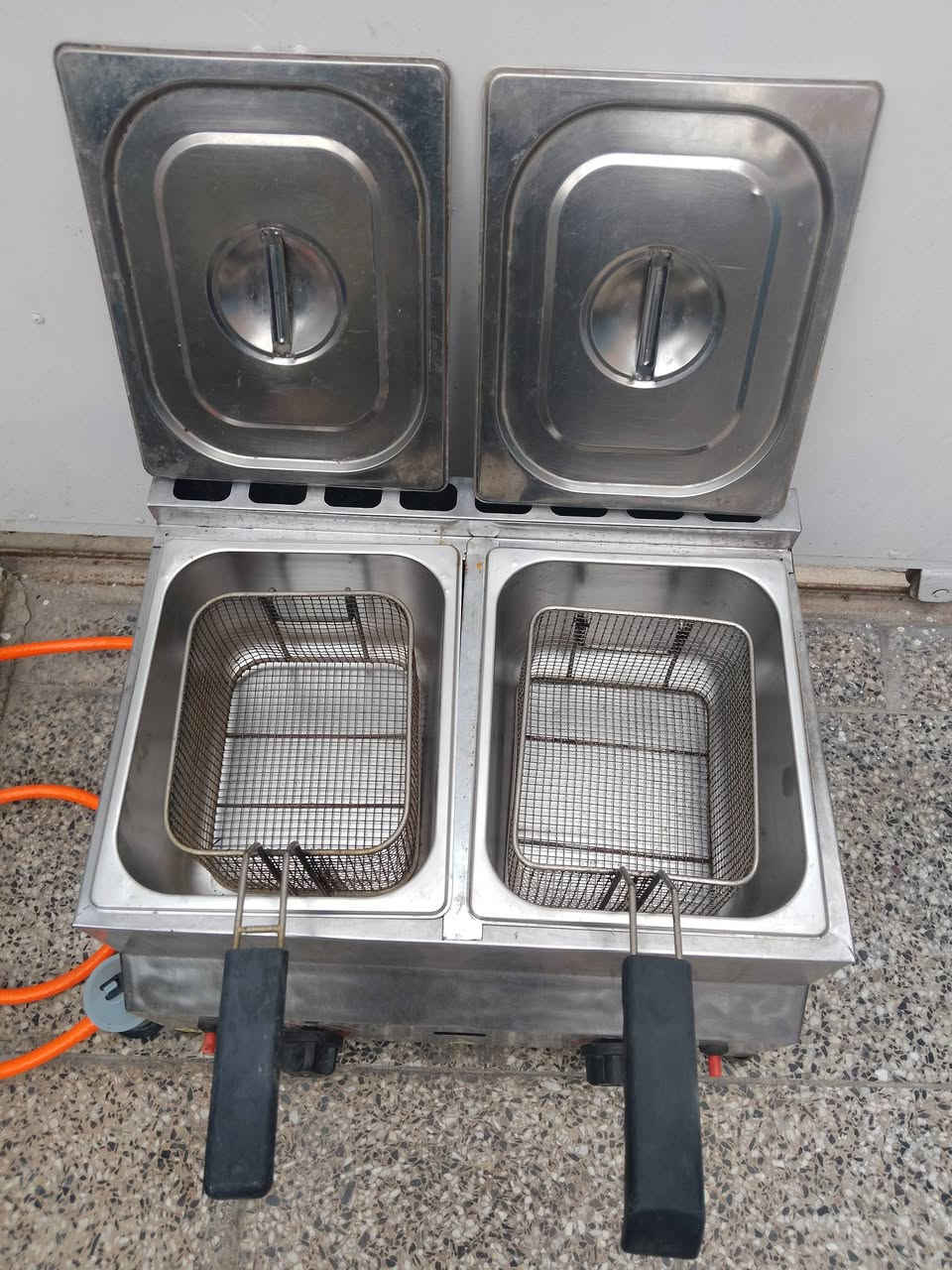 قلايه حوضين غازيه وجداحاتها شغالات
سعرها ب180
بغداد الاعظمية 
‏‪***********‬‏
