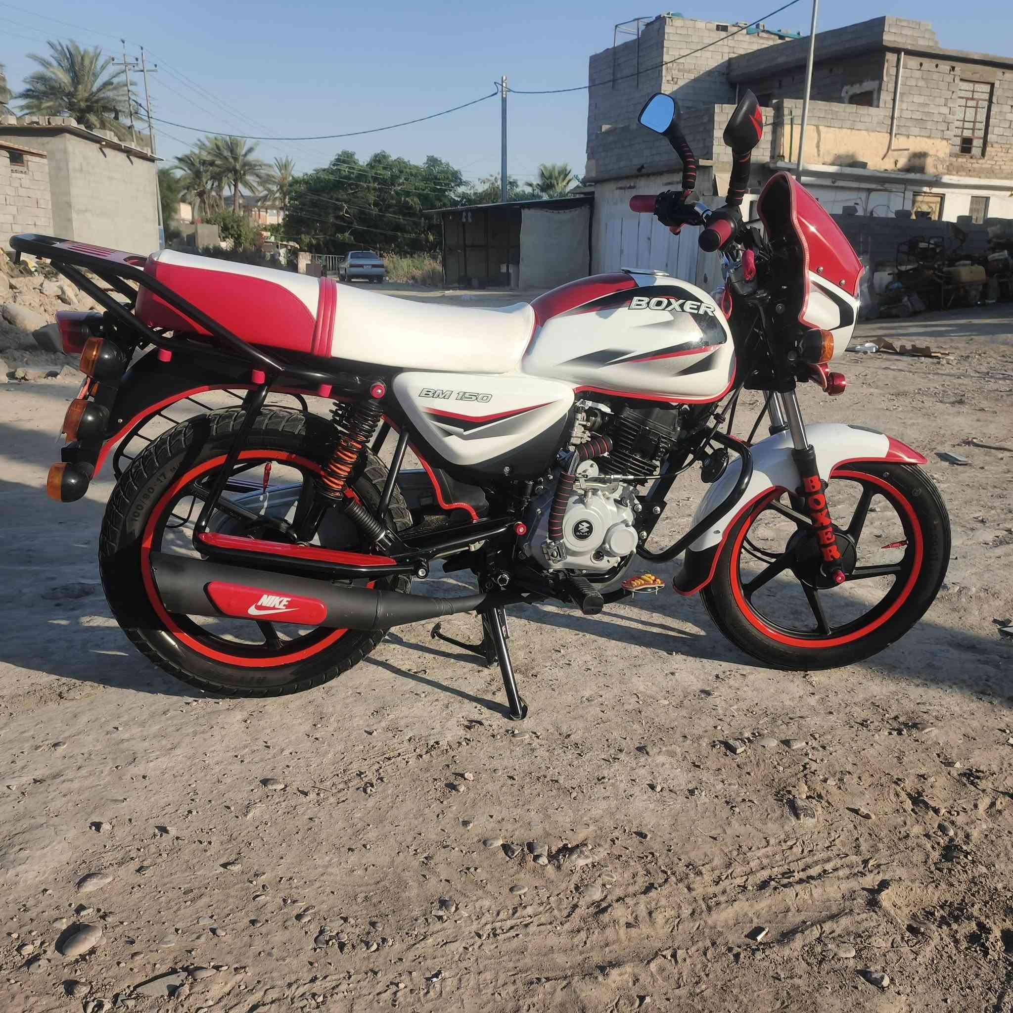 سلام عليكم بوكسر للبيع مكلف بنشر
موديل 2023 بعدةزيرو
رقم سنوية كامل 
مكاني ديالى الوجيهية تقاطع ابو جسرئ
تواصل على رقم  ***********

