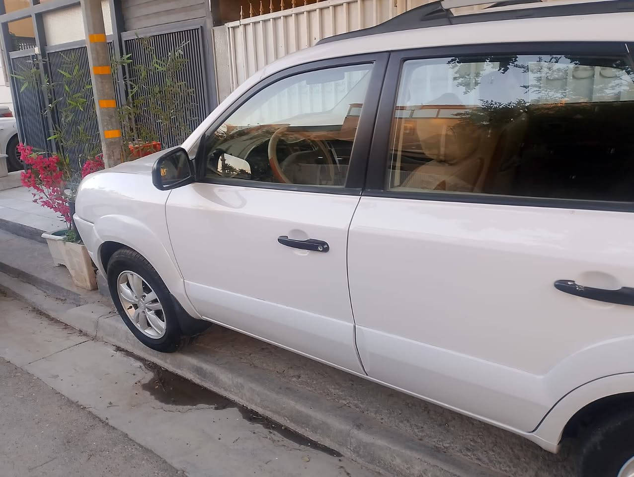 توسان موديل2009 مكفولة كفاله عامه من الصبغ والبارد ماشيه 116السياره رقم بغداد انكليزي تحويل مباشر سنويه لغايه 2030مكاني بلديات رقمي ***********
