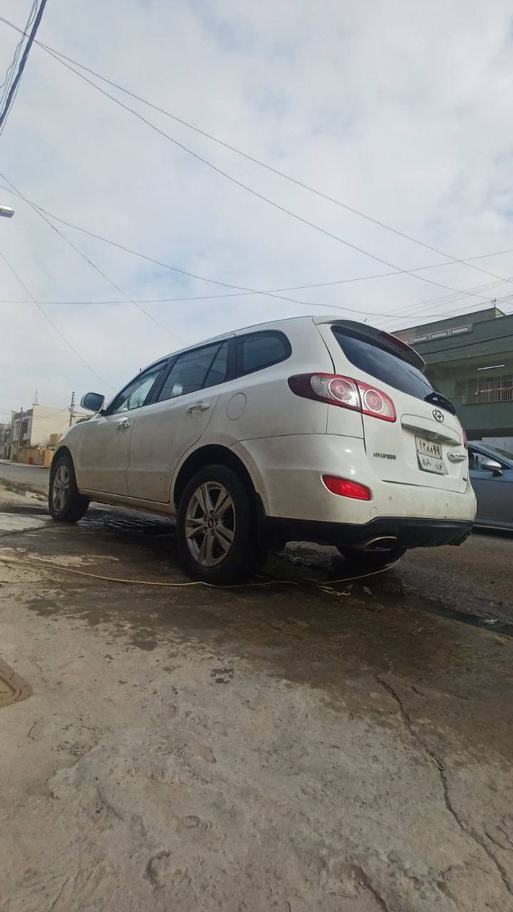 السلام عليكم اخوان سنتافي 2011 رقم دهوك بأسمي تحويل مباشر محرك 6سلندر  3,5دفع رباعي 
سلايد شغال 
داخل بيجي 
السيارة بيها بوند وچاملغ  ونصف الباب الخلفي الأيمن صبغ 
محرك شرط كير شرط 
السيارة شلعة ومعدل فول 
بيها شوية نواقص يرادلها درايمات امامية والمشط شوية تعبان بس مينضح دهن ودبلات خلفية فقط 
رقم الهاتف 
‏‪‏‪0770 454 6188‬‏
***********
السعر 140 وبيها مجال مكان موصل
