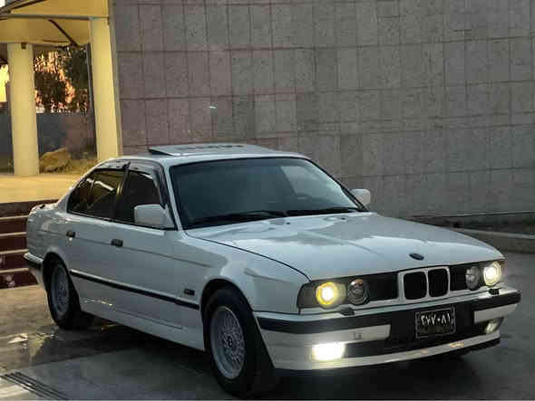 بەناوی خوای گەورە و میهرەبان 

بیئێم 1993    520i.  گێڕ عادی 

فرۆشتنی خێرا.  پێش و پشت کەپس 

مەکینەی هەڵمی دەمیشی هەبوو نەتەوێ 
 
گێڕ مەکینە ئەکسل تەقە و ڕەقە کارەبای کامل کامل بەشەرتو بە زەمان 

قەپات مواسەفات تەنها تۆماتیک نیە 

سڵایت 
٤ جام کارەبا 
لایت زینۆ 
ABS 
٤ تایە و ویلی حەسیری لۆکی لەژێرە 
بۆ قوەتیش گێڕی ٣ تەناشی نەکرد نەتەوێ 

نوکە دەرزی دەحمی نیە. ناو و دەری ناو پاکەتە 
کامل گێچەکانی ئیش دەکا 
 
دەعامی بۆ دەعامی بە شەرت و بە زەمان
شوێن ڕانیە بۆ مەحامەلە تەلەفون مەکە   قفڵ قفڵی ٢٦$ گەڵایە خوار هەمو بازاڕ 

*********** رانية
