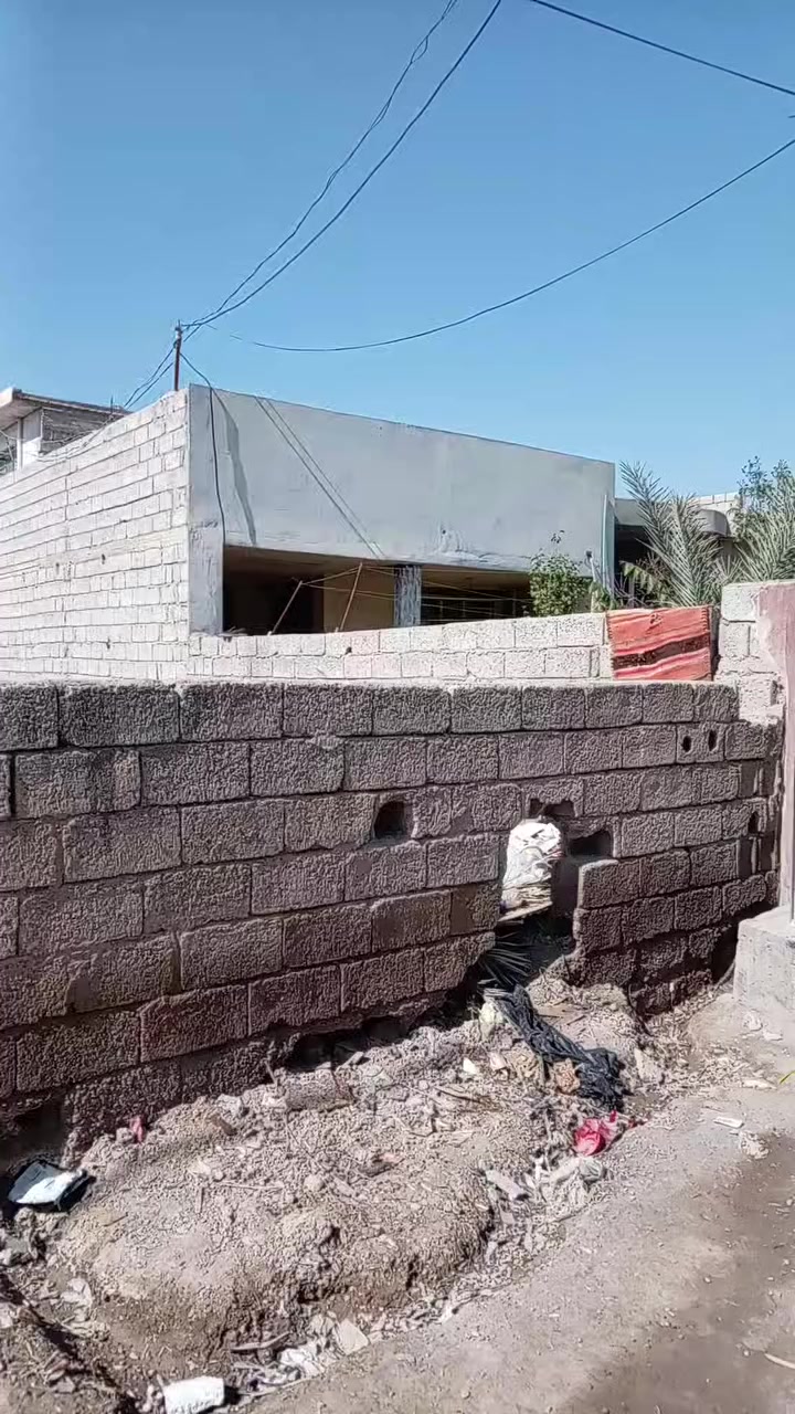 قطعه أرض للبيع المساحه 325متر الموقع بهرز دواسر نزلت بيت علي الهادي بل فرع مقابيل فرن صمون يم لعطيوات السعر 43مليون بيهه مجال بصيط للاستفسار الاتصال على الرقم ***********
