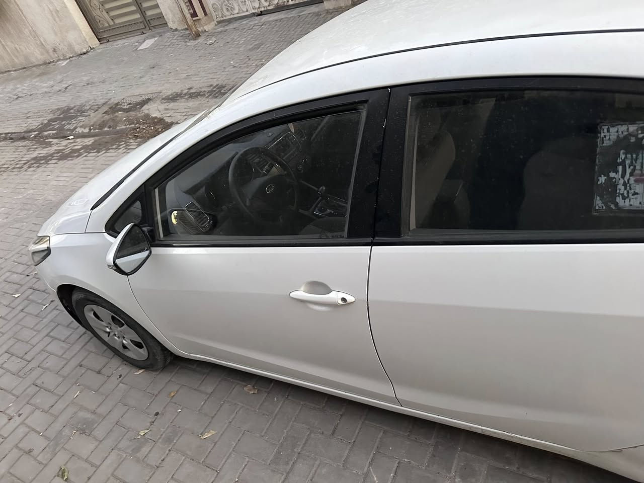 السلام عليكم ورحمة الله وبركاته عندي سيراتو ٢٠١٧ رقمه اربيل بأسمي خليجي  ماشيه ١١٢ الف عندي صار ٥ سنوات كير ومحرك وحدادية وكهربائيات ١٠٠٪؜ انطخت بالجامغ خلف السائق وصبغته والدوسة الجهة الثانية هم صبغ فقط وبيه بارد خفيف عارضه ١٢٥$ وبيه مجال للشراي @@@@ للاتصال ***********
