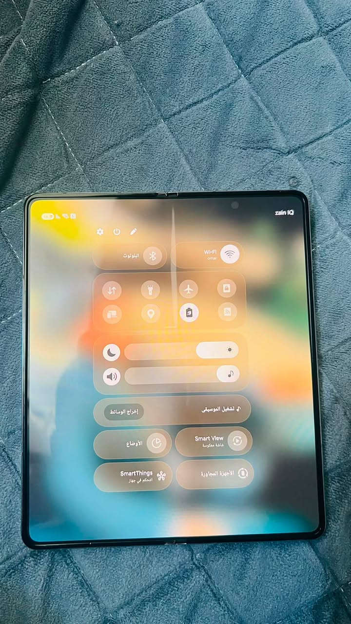 كلكسي z فولد 5
ومعروفة مواصفاته عملاقة
١٢٠ فريم 
سناب دراكون
الذاكرة ٢٥٦
ضد الماء وضد الكسر 
السعر ٩٠٠ وبي مجال بسيط او للمراوس بأقل محتاج فلوس
*********** واتساب او مراسله ماسنجر فقط
