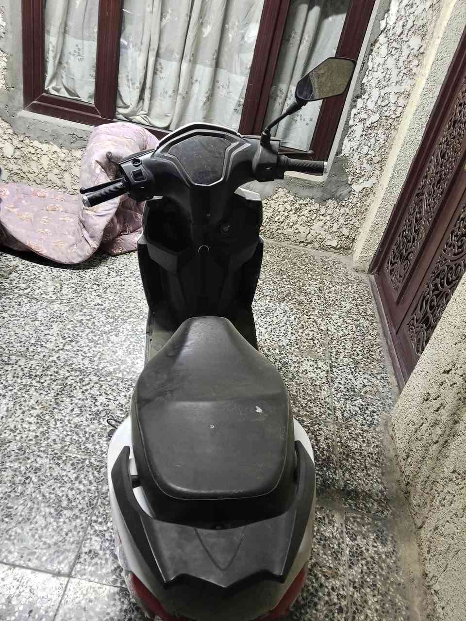 السلام عليكم دراجه شحن للبيع نقصها باتريات تبديل تاير خلفي الباقي كله نظيف العنوان دوره شارع 60 اتصال ***********
