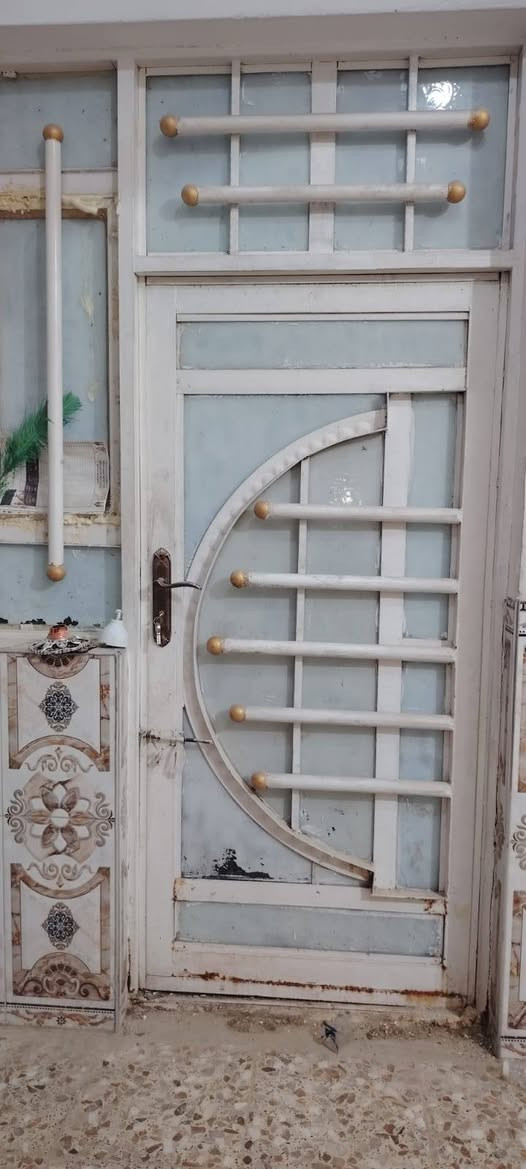 بيبان حديد٣ وببيسي ٢ للبيع الباب الوحده ب ٥٠ ليحب يخابر ***********
