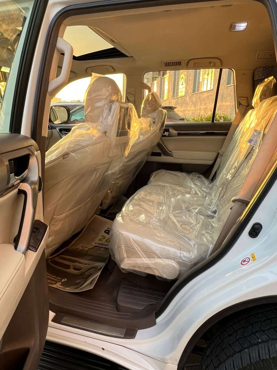 برادو لكزز موديل 2015  باب اول
رقم اربيل الجديد 
مكفوله كفاله عامه من الصبغ والتبديل والبارد 
 سيارة داخل ابيض اوف وايت
مواصفات 
جكات تصعد وتنزل السياره
شاشات 3 بلاديات
رادار امامي + جانبي
كشنات حار + بارد + ثنين كراسي كهرباء
كشن سايق خزن مموري
اربع كامرات 360 درجة 
ستيرن كهرباء خزن + ستيرن تدفىء
اتو بارك تصفط وحدهي
13 سماعة + دمام 
كشنات خلفية كهرباء 
تشغيل عن بعد 
فتحة بل سقف
بصمات اثنين  
اعلى مواصفات بل لكزز فول للاخير 1/1
السعر (347) وبيهة مجال للشراي 
مكاني بغداد الكرخ 
رقمي ***********
