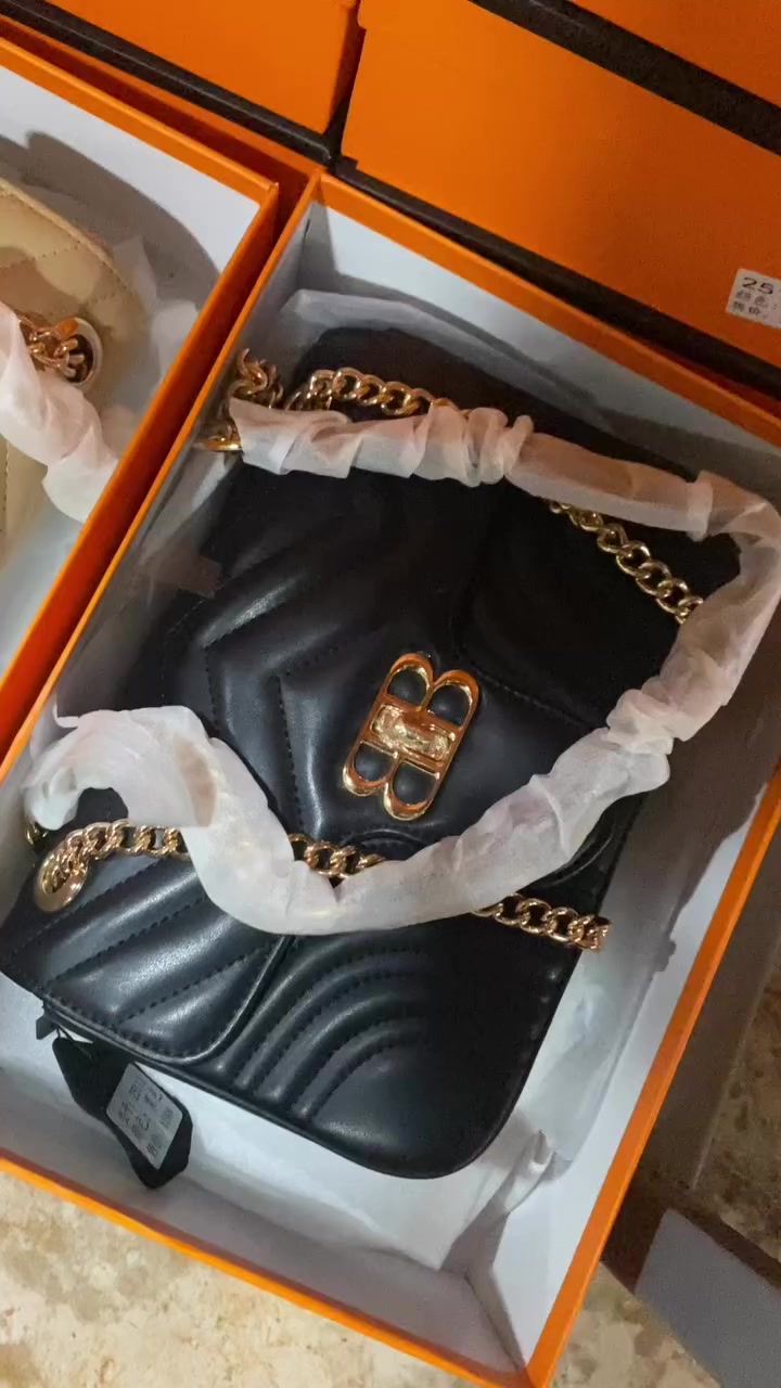 افضل انواع الحقائب  متوفر جملة و مفرد ،
📞  WhatsApp ***********
