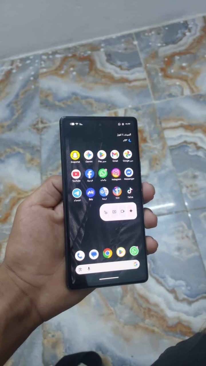 Google Pixel 7a (لقطة زيرو)
الجهاز غني عن التعريف، نظافة 100% (شخط ما بيه) وكلشي شغال ومفول ع الفحص (شاشة، صوت، بصمة، كاميرات، تحديثات، فلاش).
الشاشة: OLED بسلاسة 90Hz ألوان خرافية.
الكاميرا: كاميرا كوكل الذكية (تصوير احترافي ينافس أجهزة المليون دينار).
المعالج: Google Tensor G2 أداء قوي وسريع جداً.
النظام: أندرويد خام وخفيف من شركة كوكل مباشرة (بدون أي تعليق).
الملحقات: وياه كفر بلادي.
الموقع: بغداد - الغزالية
رقم الهاتف ***********
اقبل مراوس حسب القناعة 
الجهاز بيه ضمان من الاعطال لمدة شهر 
السعر خاص بغداد, العراق

